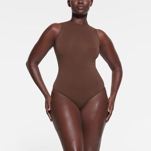 Skims essential crew neck sleeveless brown bodysuit size S/M